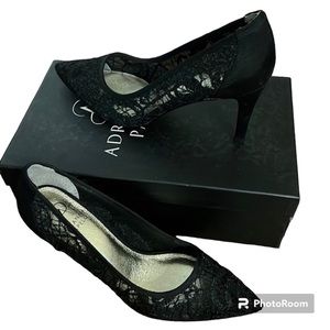 Brand new in box Adrianna Papell lace shoes sz 7 37.5